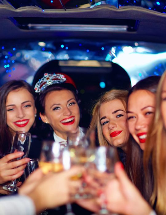 Junggesellinnenabschied Berlin mit Stretchlimousine